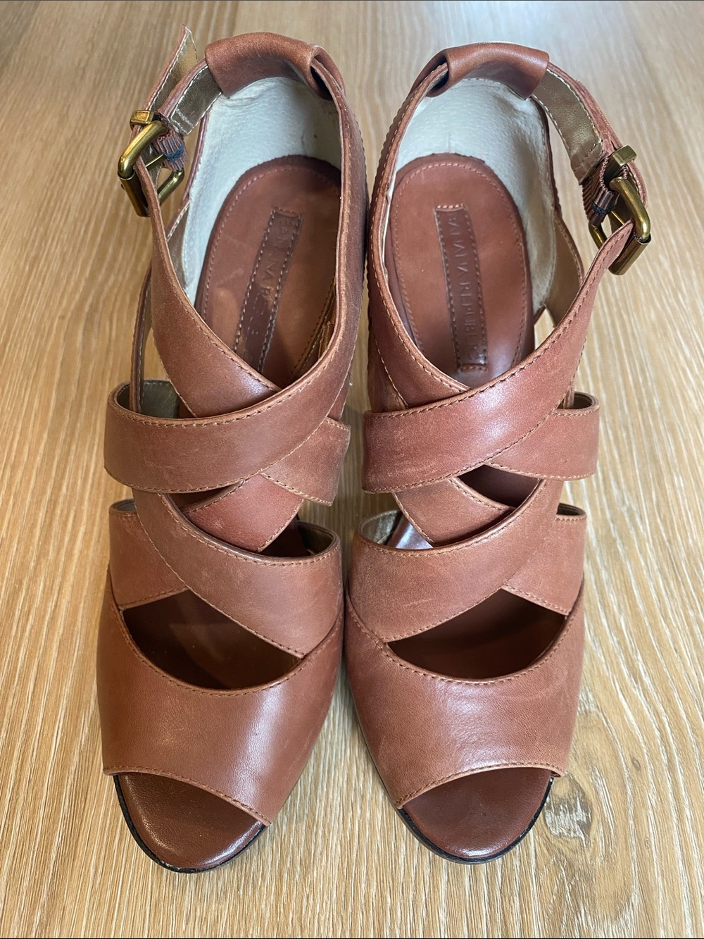 Women’s Banana Republic Tan Brown Leather Crisscross Heeled Sandals Sz 8
